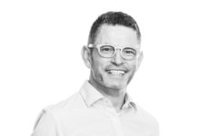 Harvesting attention capital and reducing the risks of the frictionless workplace Johan Botes